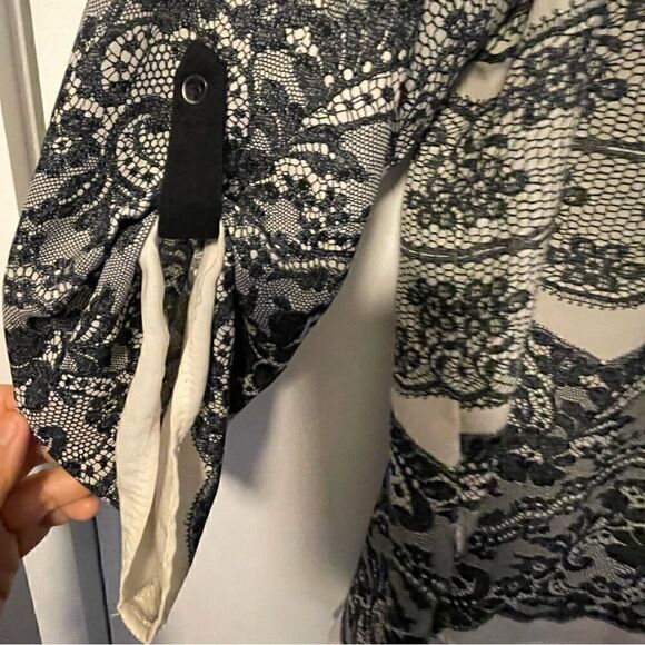 Zara blouse with lace print. - Picture 2 of 5